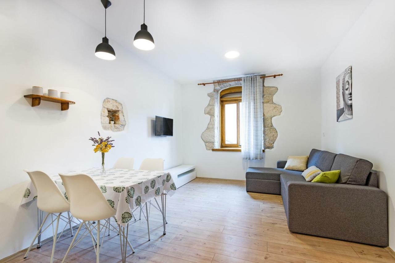 Cozy Apartment 10 Min From The Beach Pula Exterior photo